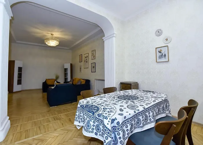 Lomina Apartment